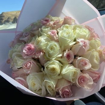 Socal Flower & Supply - Med Ramo Buchón 50 roses...... - Florists Near Me - Van Nuys, California Socal Flower & Supply - Med Ramo Buchón 50 roses...... - Florists Near Me - Van Nuys, California