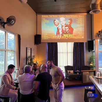 Santé Cocktail Lounge