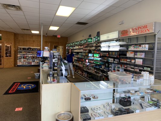 Tobacco Road Outlet, 107 W Cornelius Harnett Blvd, Lillington, NC 27546, US