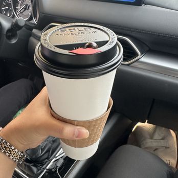 Cabrileo Coffee - 24 oz latte - Coffee & Tea Near Me - New Kensington, Pennsylvania