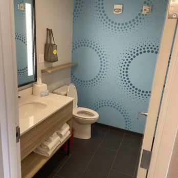 Tru by Hilton Madison West - Bathroom 08/03/2024 - Hotels Near Me - Madison, Wisconsin