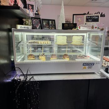 Amy Cakes - Display case - Desserts Near Me - Cheshire, Connecticut