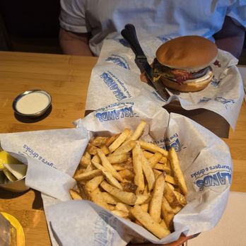 Islands Restaurant - Sports Bars Near Me - Los Angeles, California Islands Restaurant - Sports Bars Near Me - Los Angeles, California