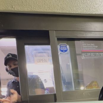Taco Bell - Lisa wore a face mask when I was recording - Fast Food Near Me - Redwood City, California