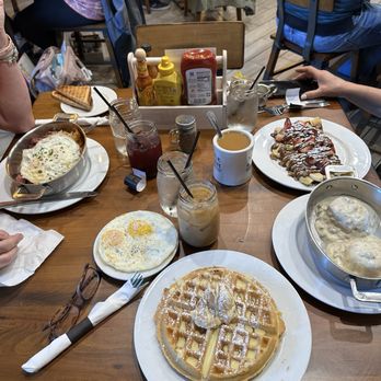 Maple & Hash - Churro waffle, Biscuits and Gravy, Corn Beef Hash, Chocolate Banana Crepes, blueberry refresher and my brown sugar latte. Amazing! - Breakfast & Brunch Near Me - West Dundee, Illinois