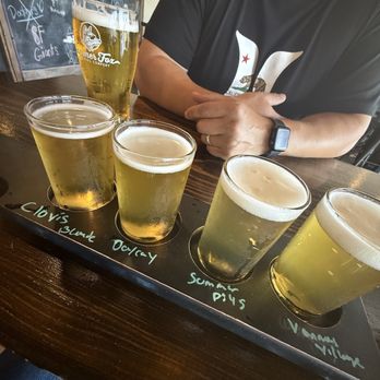 Summer Fox Brewery - Sampler - Brewpubs Near Me - Fresno, California
