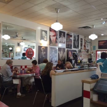 Broadway Cafe - Diner - Cafes Near Me - Saskatoon, Saskatchewan