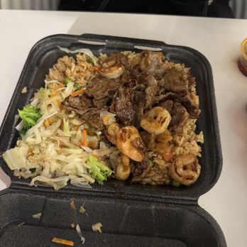 Sarku Japan - Beef and shrimp with veggies and fried rice - Japanese Near Me - Dallas, Texas Sarku Japan - Beef and shrimp with veggies and fried rice - Japanese Near Me - Dallas, Texas