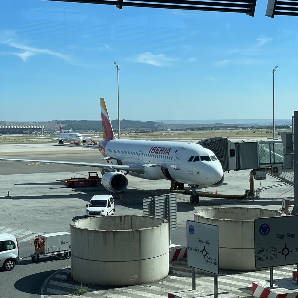 Iberia Sala VIP - View of the planes. - Airport Lounges Near Me - Madrid, M