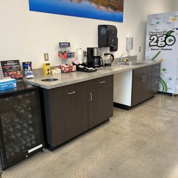 Dennis Dillon Kia - They have complementary coffee and bottles of cold water. - Car Dealers Near Me - Boise, Idaho Dennis Dillon Kia - They have complementary coffee and bottles of cold water. - Car Dealers Near Me - Boise, Idaho