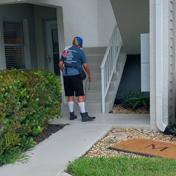 Green & Clean - Wet washing stairs of condominium entry - Home Cleaning Near Me - Fort Myers, Florida Green & Clean - Wet washing stairs of condominium entry - Home Cleaning Near Me - Fort Myers, Florida