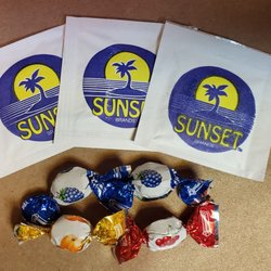Louisiana Shabang Seafood - Wet wipes and candy that comes with bill