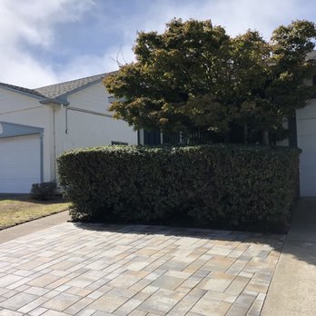 Garden Life - a driveway in front of a house - Landscaping Near Me - Redwood City, California Garden Life - a driveway in front of a house - Landscaping Near Me - Redwood City, California