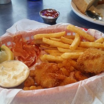 Mo's Seafood & Chowder - Combo platter - Seafood Near Me - Cannon Beach, Oregon Mo's Seafood & Chowder - Combo platter - Seafood Near Me - Cannon Beach, Oregon