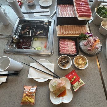 Haidilao Hotpot Flushing - Hot Pot Near Me - Flushing, New York