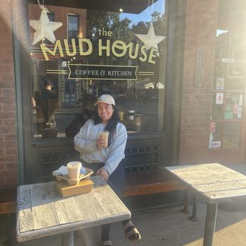 The Mud House - Outside of building - Coffee & Tea Near Me - Saint Louis, Missouri