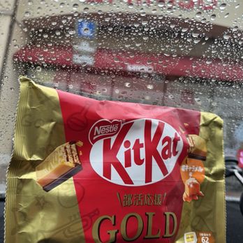 Miniso - Kit Kat Gold - Cosmetics & Beauty Supply Near Me - San Marcos, California