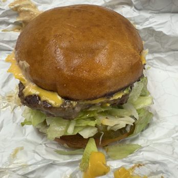 Lucky's Drive-In - Single burger with no onion - Burgers Near Me - Sacramento, California Lucky's Drive-In - Single burger with no onion - Burgers Near Me - Sacramento, California