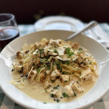 Genovese's Kitchen - Fettuccine Alfredo with chicken - Pizza Near Me - Alhambra, California