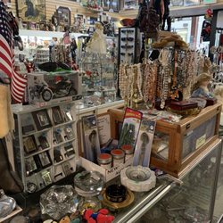 Wild Horse Gallery and Decor - Various collectible items