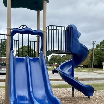 Plaza Methodist Park - Medium slides - Playgrounds Near Me - Virginia Beach, Virginia