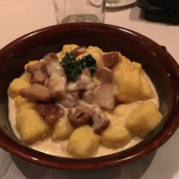 Chalet Gerard - Gnocchetti di polenta con fonduta e porcini - Altoatesine Near Me - Selva di Val Gardena, BZ Chalet Gerard - Gnocchetti di polenta con fonduta e porcini - Altoatesine Near Me - Selva di Val Gardena, BZ
