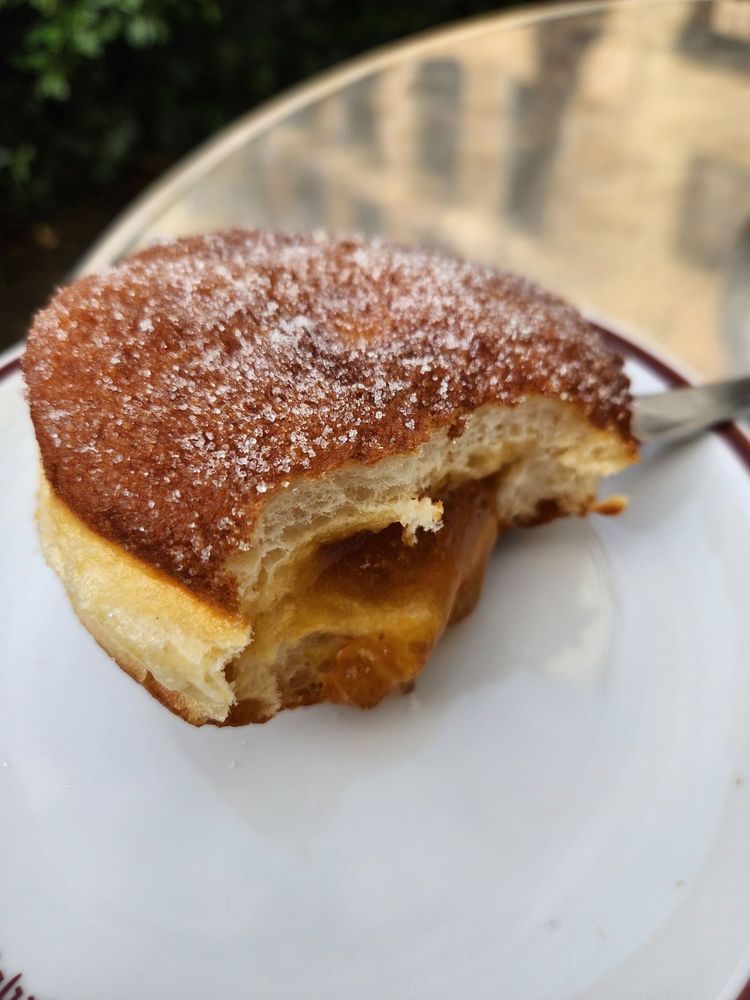 Schmalznudel Café Frischhut