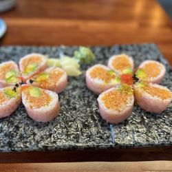 Uni Sushi - Sakura Roll