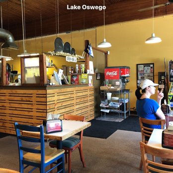 Deno's Pizzeria - the interior of the restaurant - Pizza Near Me - Lake Oswego, Oregon