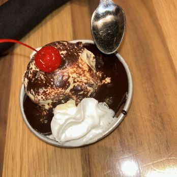 BJ's Restaurant & Brewhouse - Hot Fudge Brownie Pizookie - American Near Me - Tracy, California