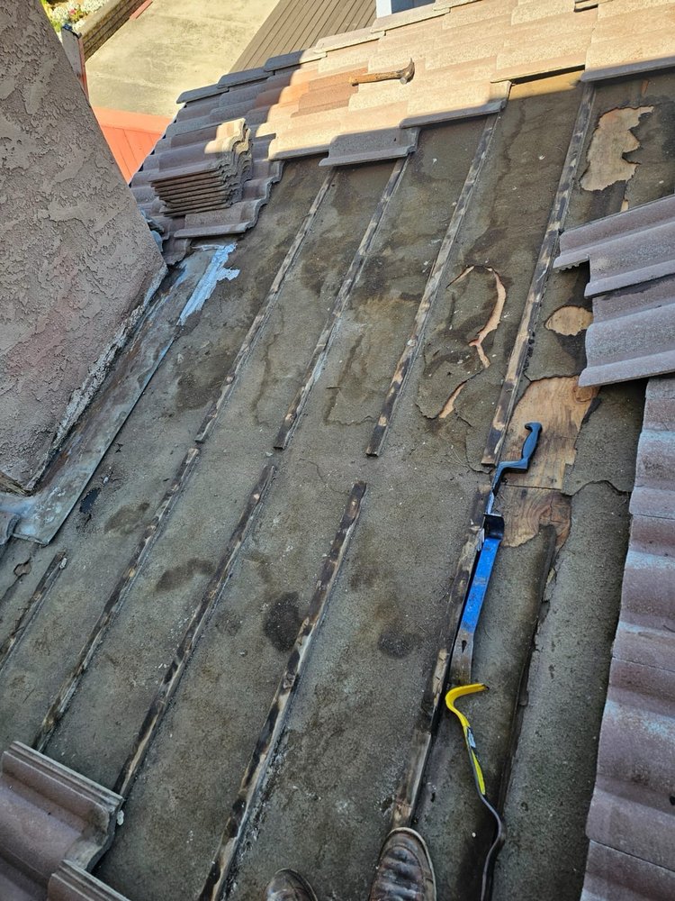 Slide of AF Roofing & Siding