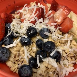 Out of the many choices of bowl, my fav is this açaí bowl. Fruits were great refreshing flavors to the crunchy granola