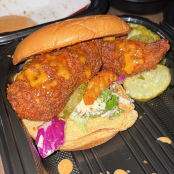 Dave's Hot Chicken - Chicken Sandwich - Chicken Shop Near Me - Las Vegas, Nevada