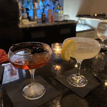Graphite - Manhattan and Lemondrop martini - Tapas/Small Plates Near Me - Columbia, Illinois