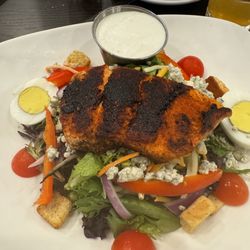 Stoney Creek Bar & Grill - Salad and salmon