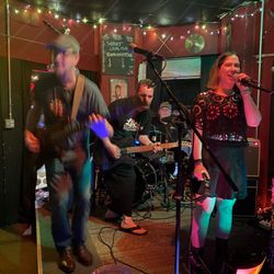 Nash Street Tavern - Lilly's pipes are stellar!