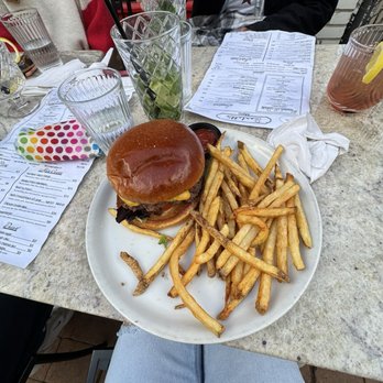Scarlett's Wine Bar - Wagyu burger and fries - Wine Bars Near Me - St Louis, Missouri Scarlett's Wine Bar - Wagyu burger and fries - Wine Bars Near Me - St Louis, Missouri
