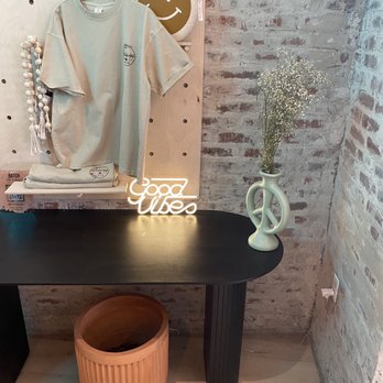 Hatch 44 Cafe - Decor - Cafes Near Me - Metuchen, New Jersey