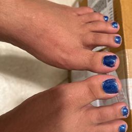 Nail color has completely come off from one toe and the quality is so poor