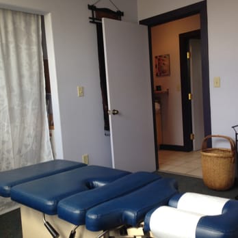 Balance Point Chiropractic - The back room treatment table - Chiropractors Near Me - Oakland, California Balance Point Chiropractic - The back room treatment table - Chiropractors Near Me - Oakland, California