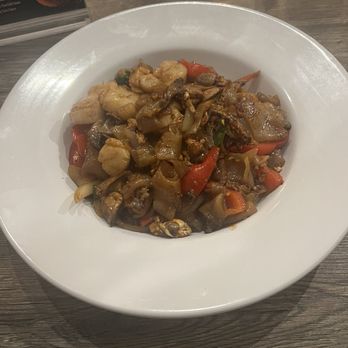 Thai At Main Street - Drunken noodle with scallops - Thai Near Me - Durham, North Carolina Thai At Main Street - Drunken noodle with scallops - Thai Near Me - Durham, North Carolina