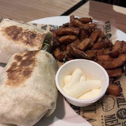 Belushi's - Chicken wrap