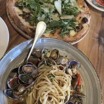 Blade 1936 - I came to Oceanside and discovered the best restaurant! Everything from beer to pizza to pasta is delicious! - Pizza Near Me - Oceanside, California