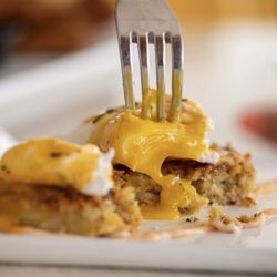 Dive - Crabcake Benedict