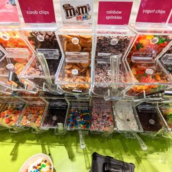 Menchie's Frozen Yogurt - Toppings. Menchies - Woodland Hills 1/15/23