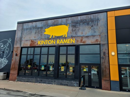 KINTON RAMEN CARREFOUR LAVAL by null