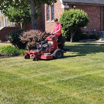 E & E Lawn and Snow Services - Lawn maintenance - Lawn Services Near Me E & E Lawn and Snow Services - Lawn maintenance - Lawn Services Near Me