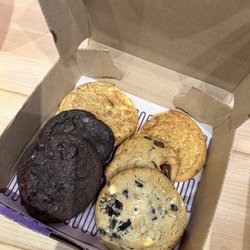 6-pack, Snickerdoodle, Cookies 'N Cream Chunk, Double Chocolate Chunk, Chocolate Chunk