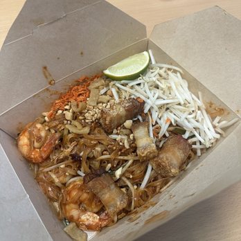 Kwan Kitchen - Pad Thai - Thai Near Me - Pasadena, California