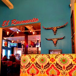 EL Rincon Mexican Kitchen & Tequila Bar - Carrollton - Vibrant dining area